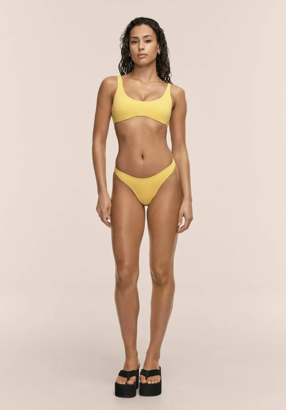 Online Women's Vibrant U-Shape Bikini Top Badkläder Dam