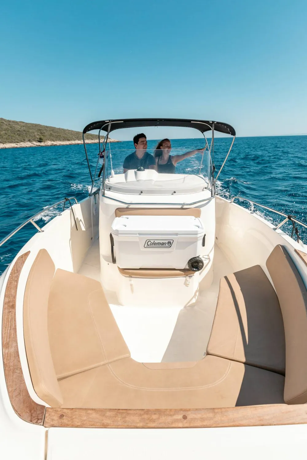 Coleman Xtreme Marine Wheeled 100 QT White Online