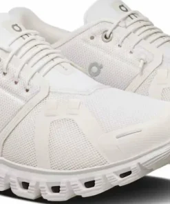 On Women's Cloud 6 White/White