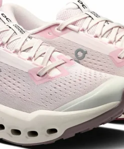 On Women's Cloudsurfer Trail 2 Lily/Gardenia