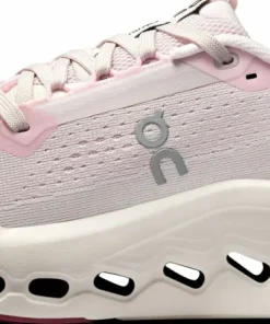 On Women's Cloudsurfer Trail 2 Lily/Gardenia