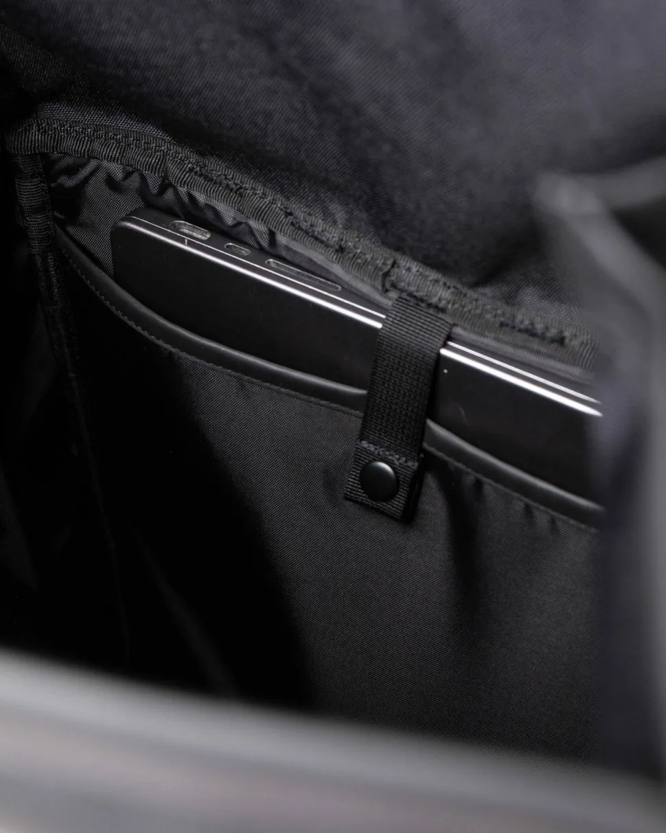 Sandqvist Stream Slim Rolltop L Black