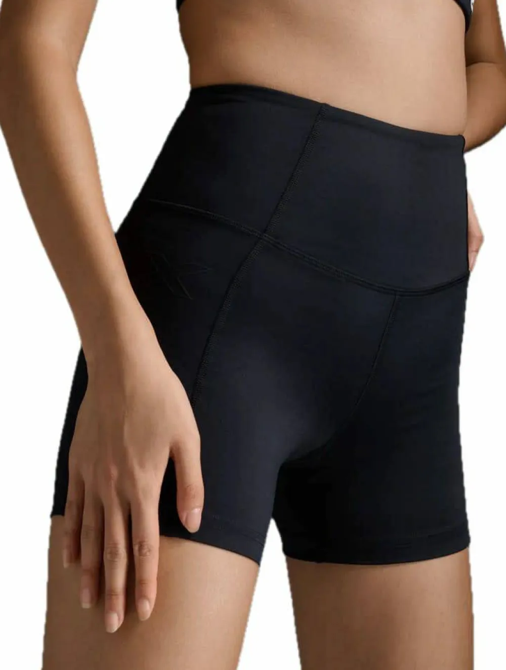 2XU Women's Flex Hi-Rise Compression 4 Inch Short Black/Black Best