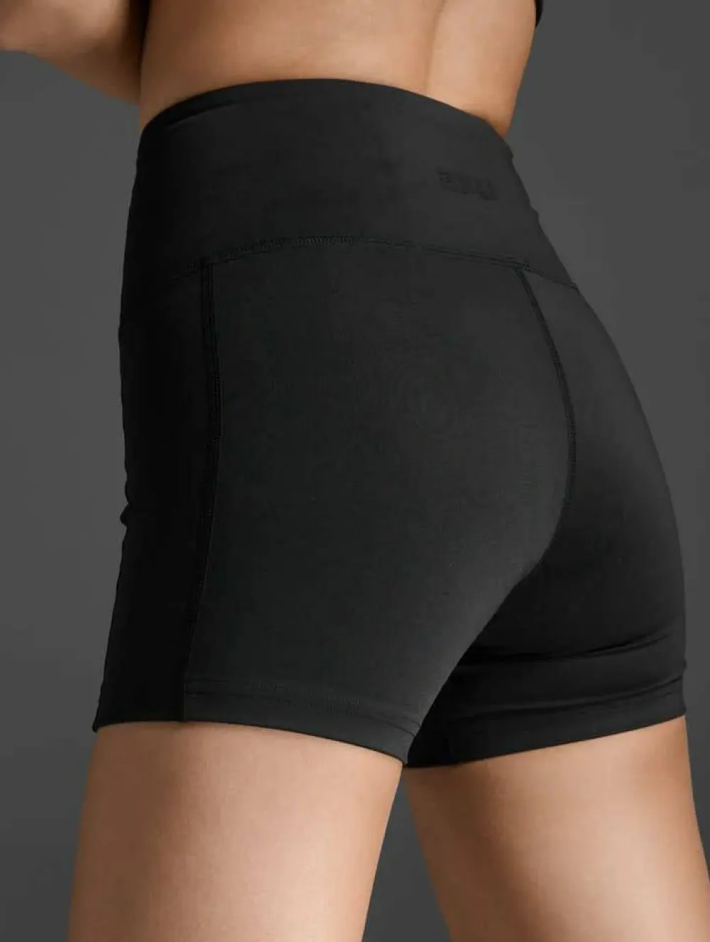 2XU Women's Flex Hi-Rise Compression 4 Inch Short Black/Black Best